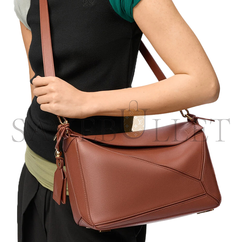 LOEWE MEDIUM FEATHERLIGHT PUZZLE BAG IN NAPPA LAMBSKIN A510PLMX02 (29*19.5*12cm)